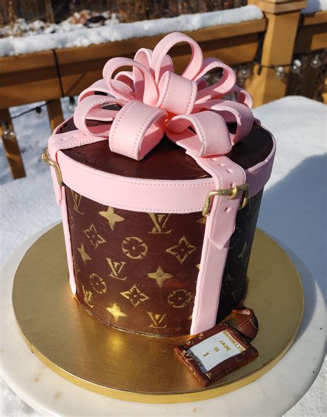 cupcake louis vuitton|louis vuitton cake images.